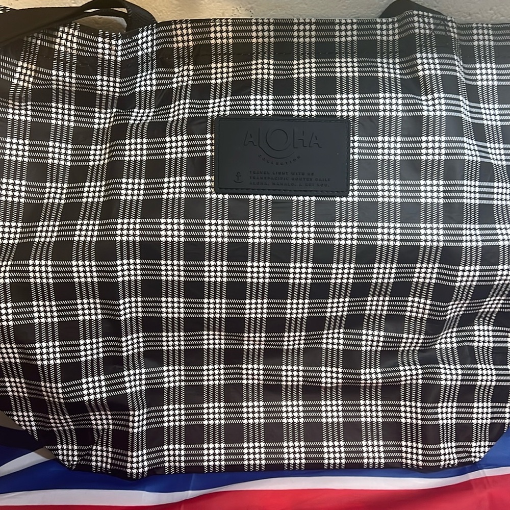 ALOHA Collection Palaka reversible tote (black)
